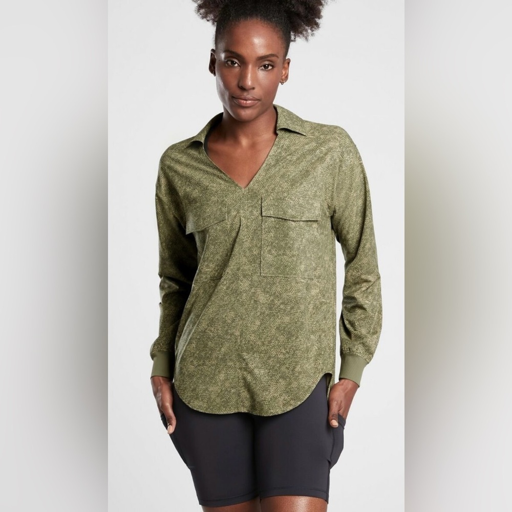 Athleta Women’s Zuma Printed Top Viper Shadow Olive Size Medium Long‎ Sleeve